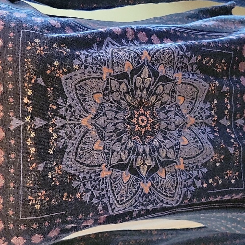 Lucky Brand heather blue pink medallion long sleeve top round neck Medium EUC… - Picture 2 of 5